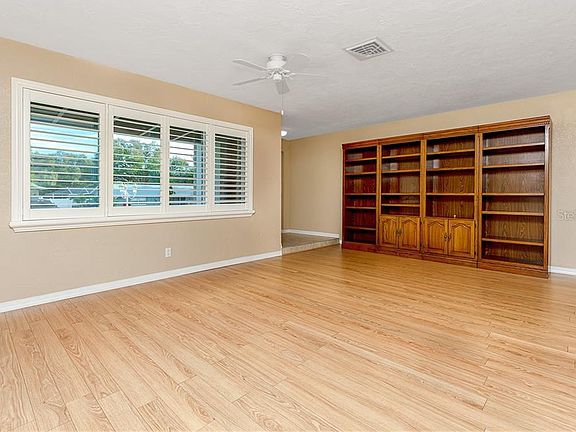 3rd image of 13861 88th Ave