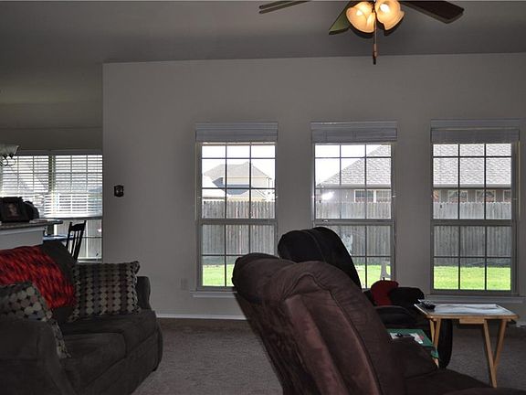 5th image of 125 Lacy Oak Ln