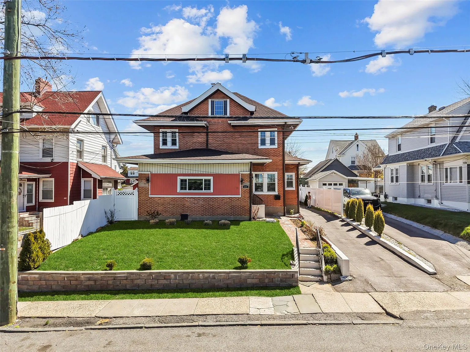 122 Buckingham Road photo 1