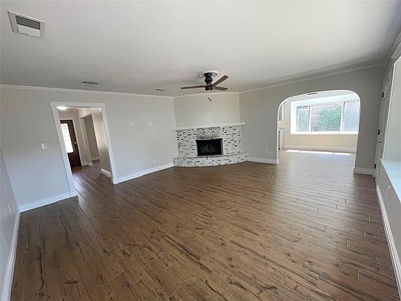2nd image of 516 Laurel Oak Dr