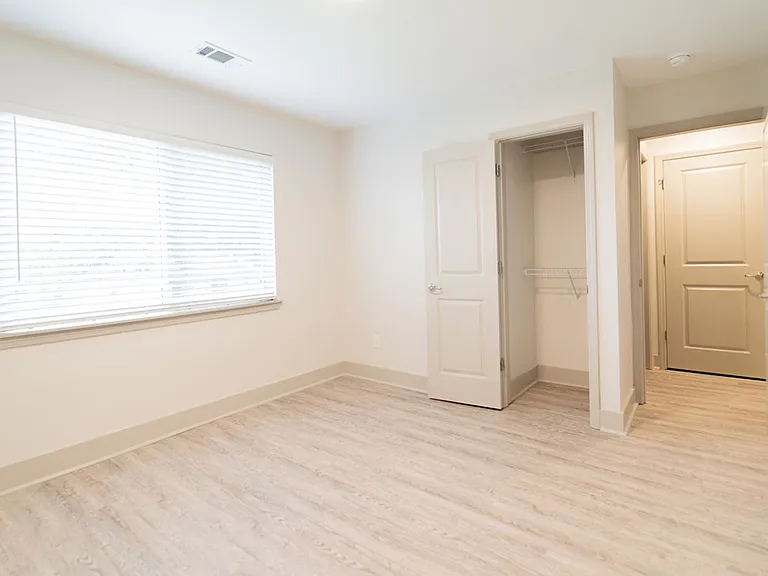 Emory Woods Apartments — Photo 25