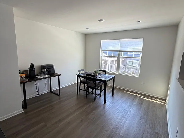 1555 Sequoia Way — Photo 4