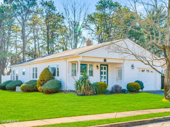 2 Cardiff Court, Toms River, NJ 08757