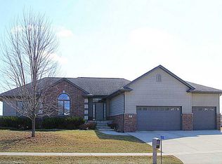 470 Squaw Creek Cir, Marion, IA 52302