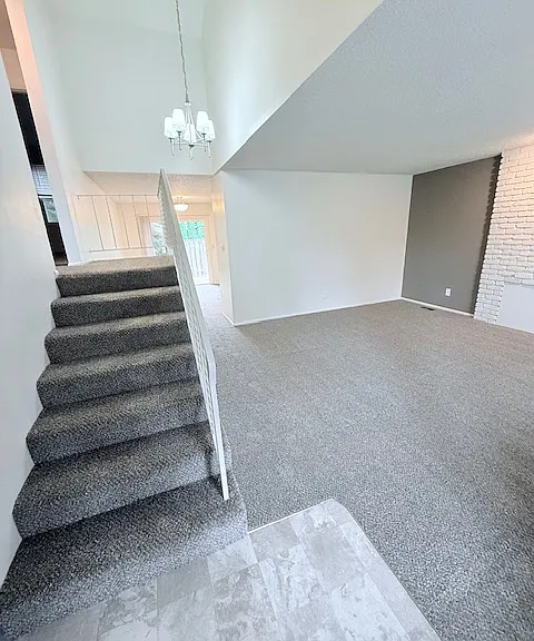 2101 SW Camelot Ct — Photo 3