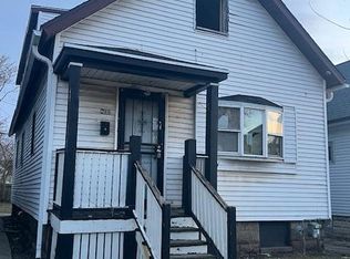 319 E North Ave, Milwaukee, WI 53212