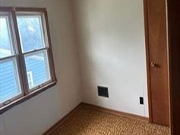 5th image of 304 Lincoln St