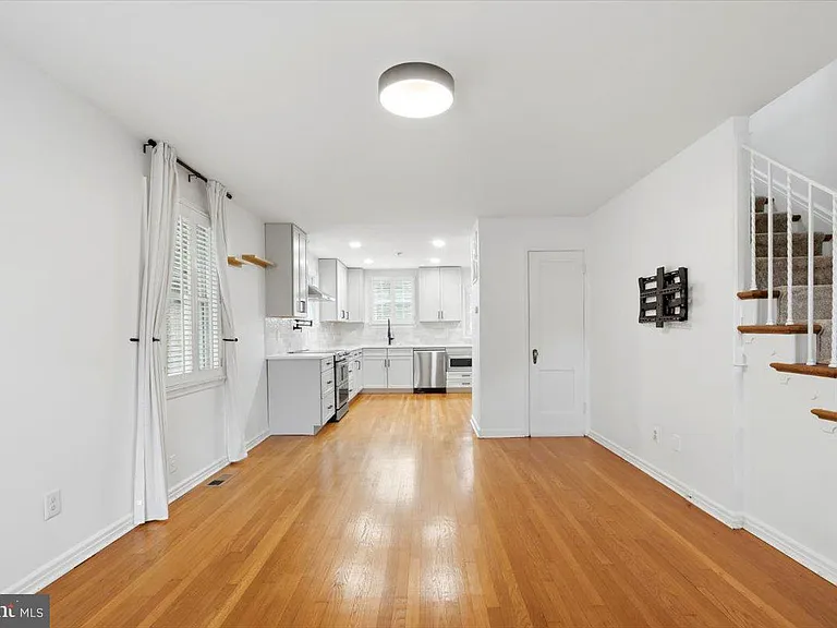 1008 Bashford Ln — Photo 6