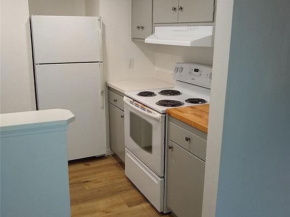 4th image of 65 Royale Ave
