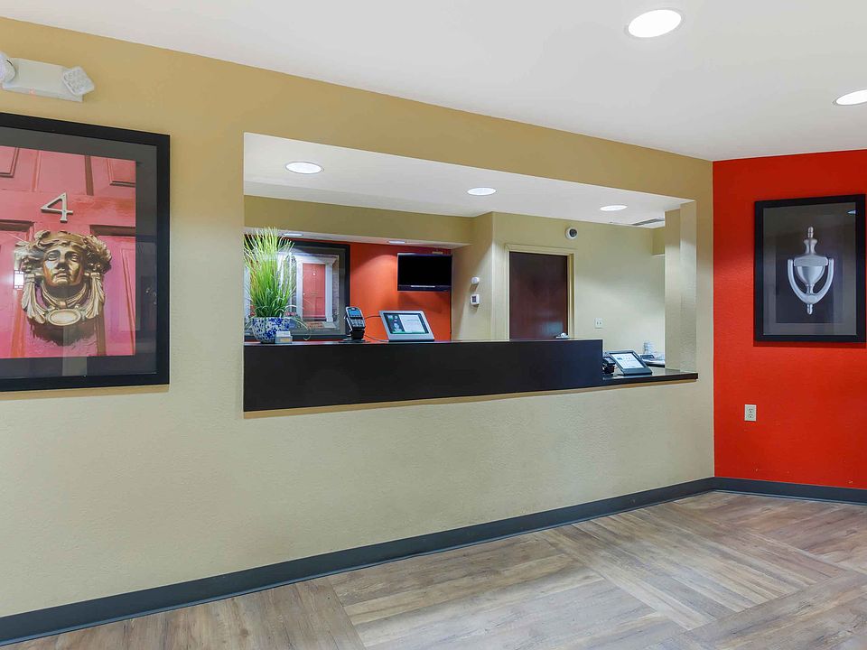 Lobby and Guest Check-in