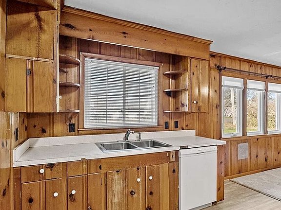 4th image of 117 Perry St