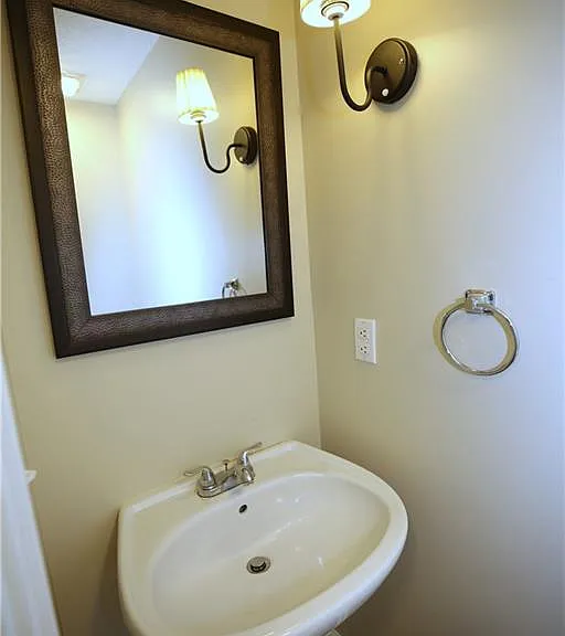 514 Carrington Ct — Photo 17