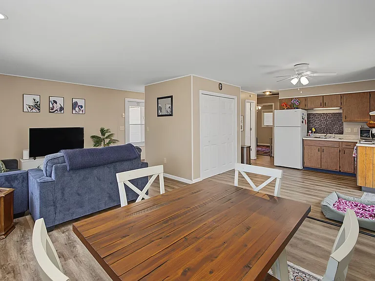1201 E Willard St — Photo 6