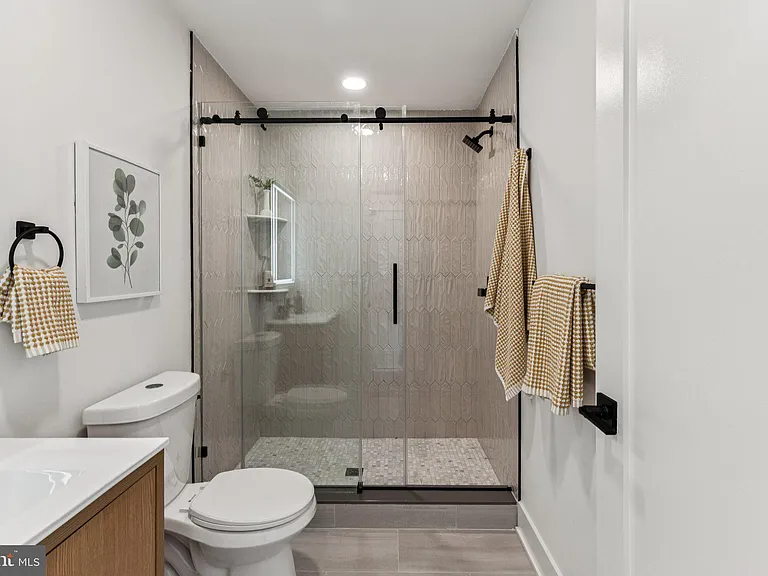 739 N Capitol St — Photo 12