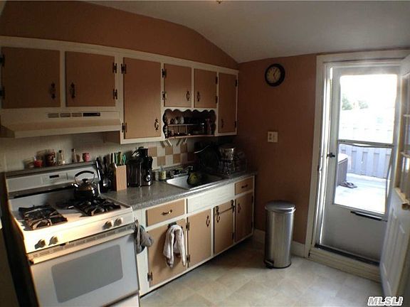 3rd image of 225 Pinelawn Ave