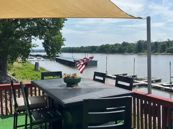133 S 1st Street #5, Harpers Ferry, IA 52146