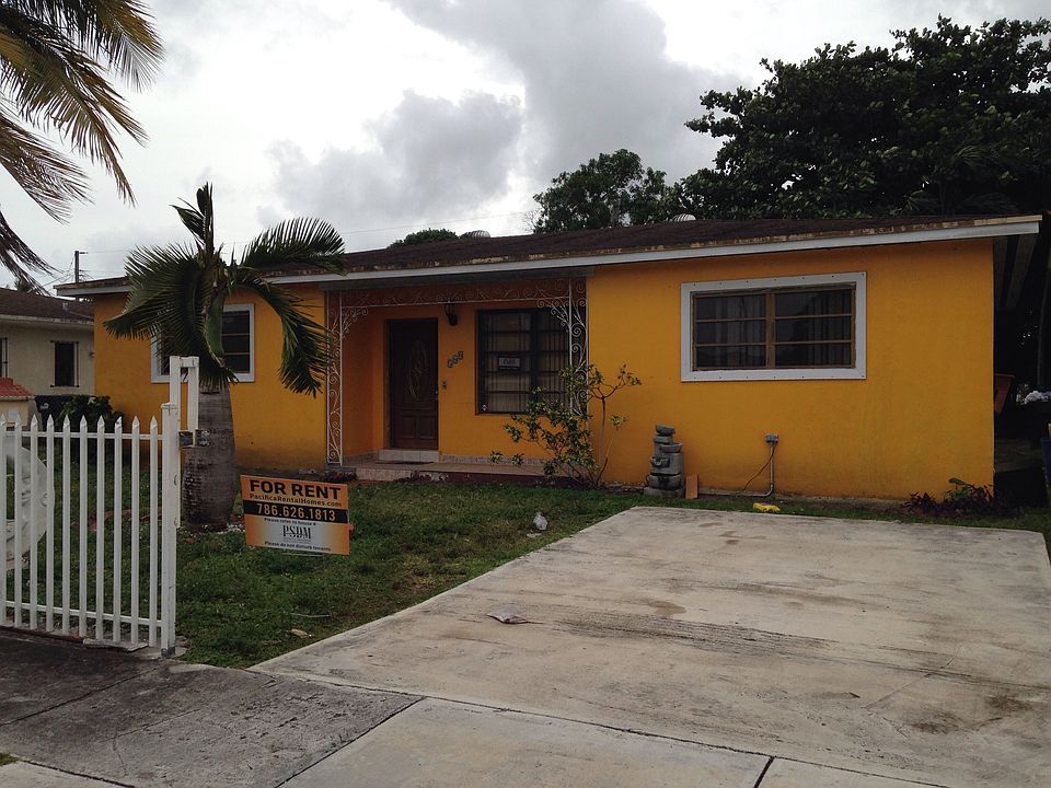 1st image of 560 NE 174th St
