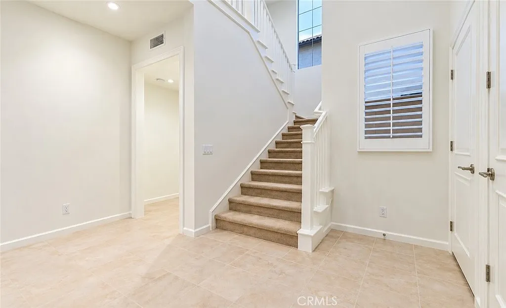 3 bed, 2.5 bath, 1895 sqft, $5,100 — Photo 2