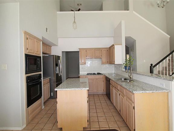 5th image of 16 Heritage Woods Pl