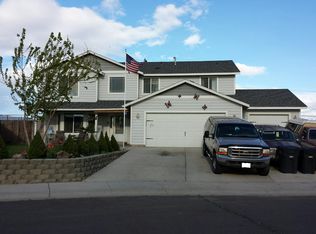 207 Mount Hood St, Moxee, WA 98936