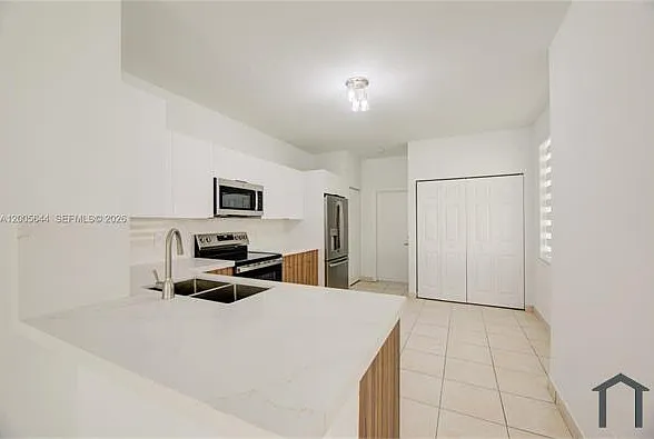2143 Hacienda Ter