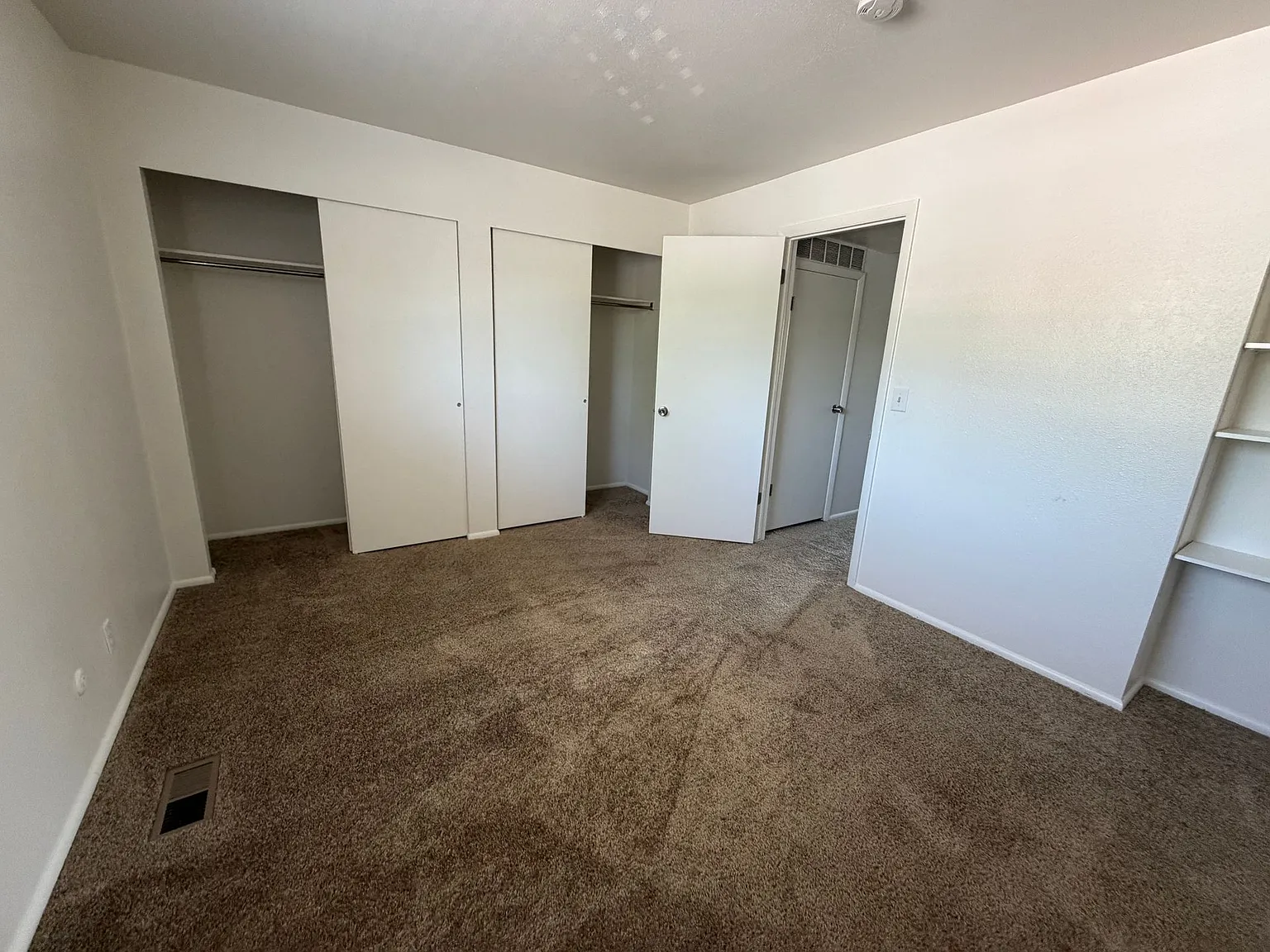 Parkway Apartments — Photo 4