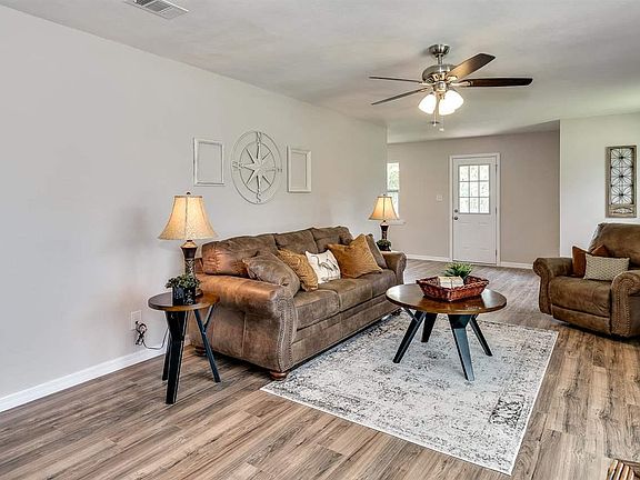 5th image of 3925 Cherry Laurel Dr