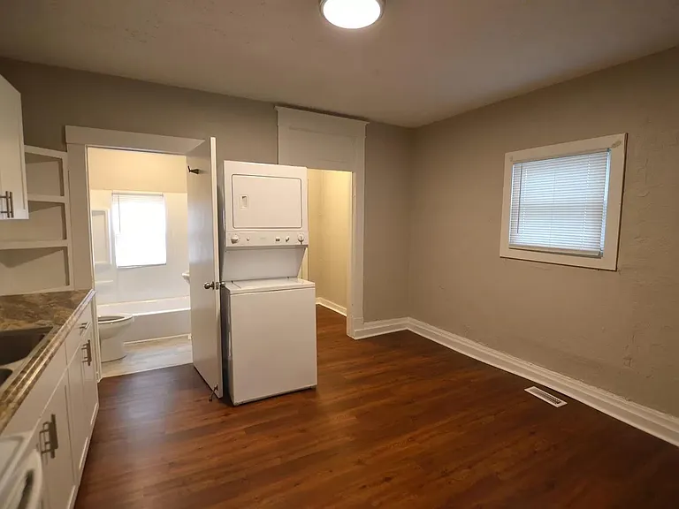 1529 Draper St — Photo 9
