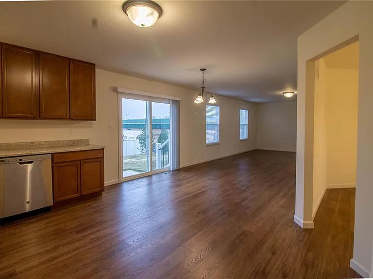 212 Pearl Vista Dr — Photo 3