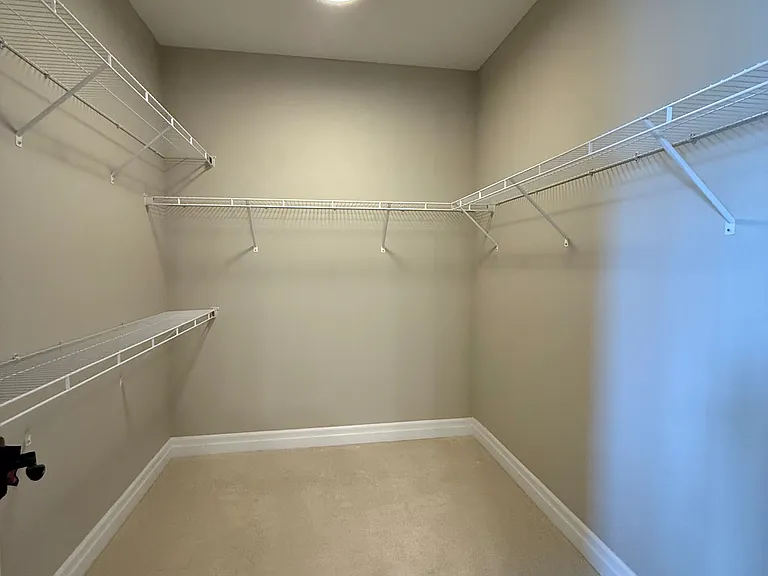 222 N Park Blvd — Photo 23