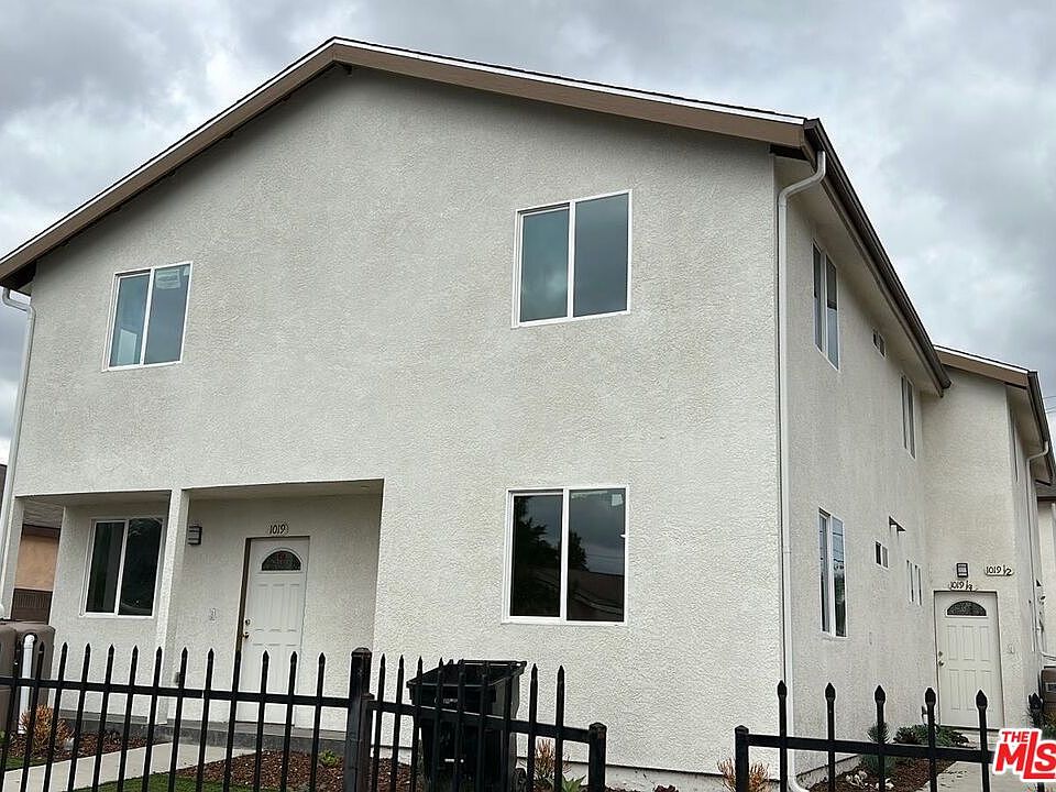 1st image of 409 E 99th St