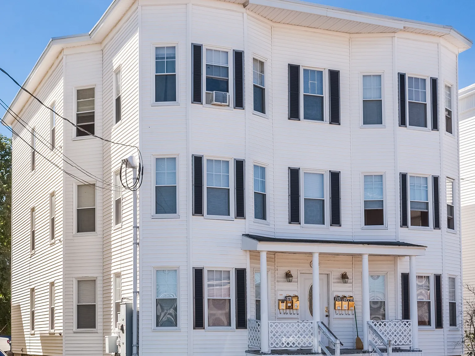 1 bed, 800 sqft, $1,350 — Photo 1