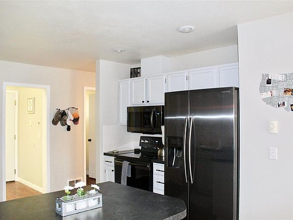 5th image of 285 NW Clay Ct