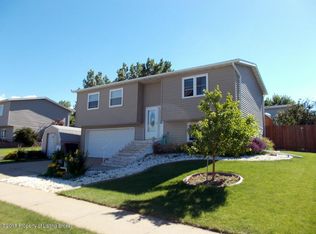 1608 2nd Ave E, Dickinson, ND 58601
