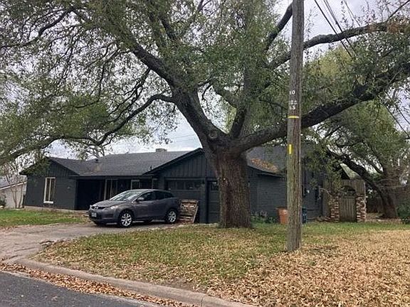 3rd image of 901 Newport Ave