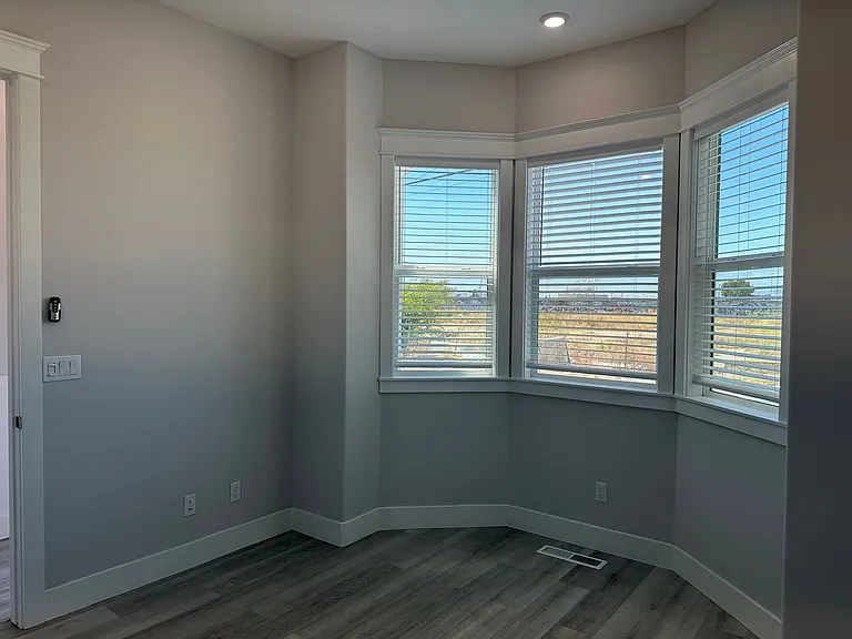 832 Pine St — Photo 2