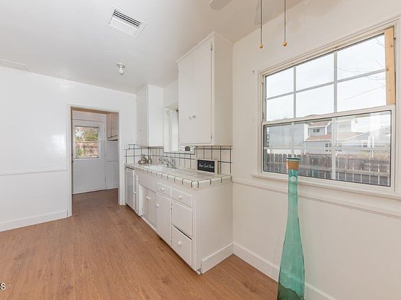 5th image of 3301 W Wyoming Ave