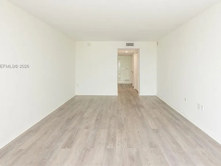 600 Grapetree Dr #8FS — Photo 13