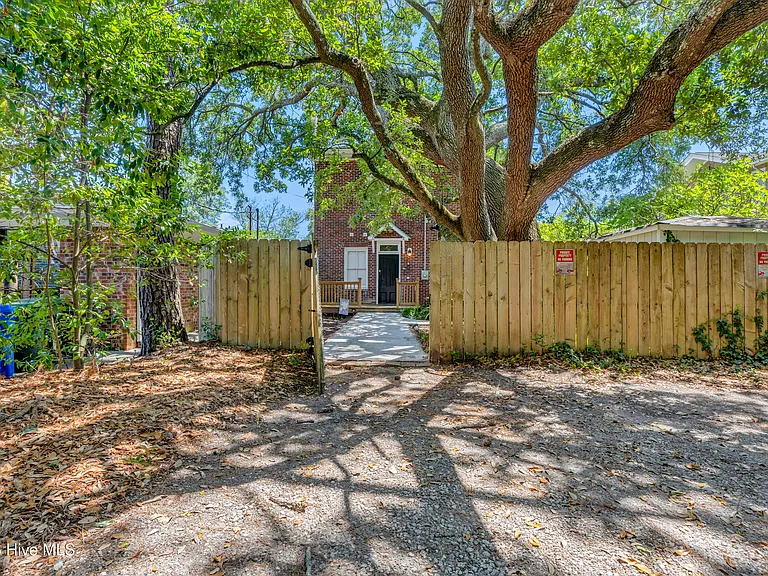 1517 Market St — Photo 26