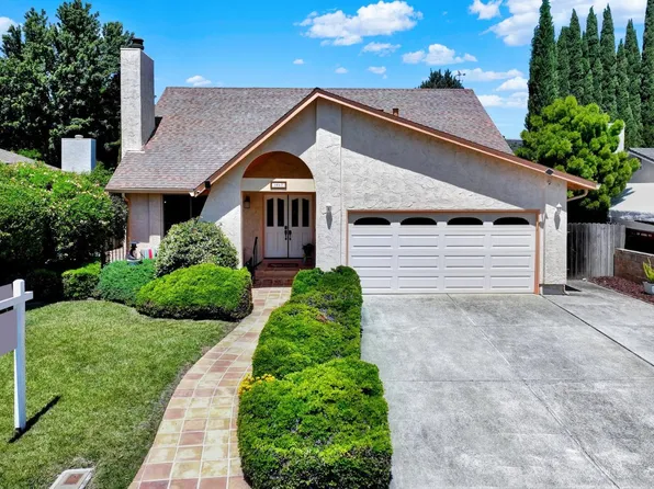1067 Woodridge Drive, Vacaville, CA 95687