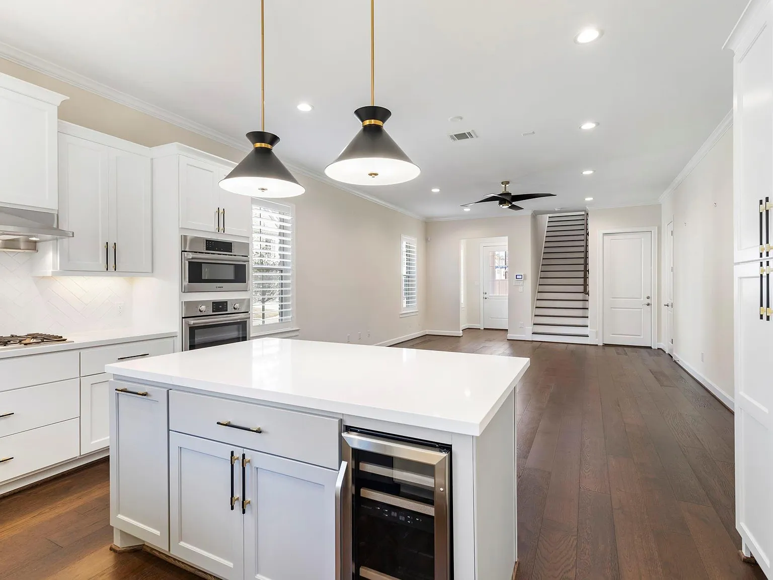 3 bed, 2.5 bath, 2204 sqft, $3,950 — Photo 3
