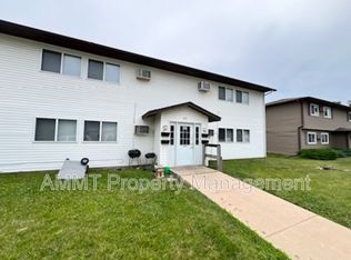 325 Clymer Rd #1, Hiawatha, IA 52233