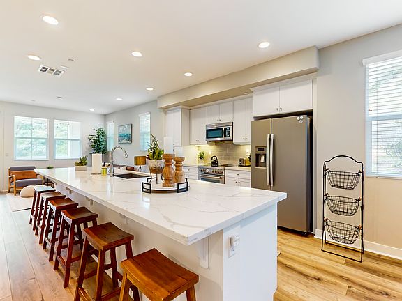 2nd image of 1101 Plumeria Way