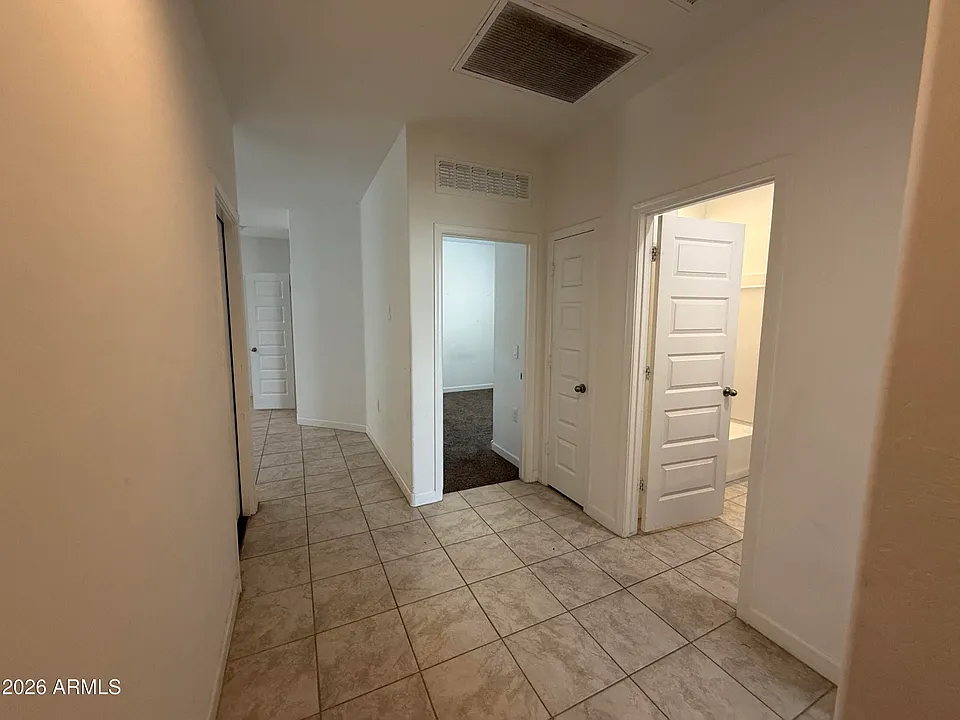 2425 W Seaver Ave