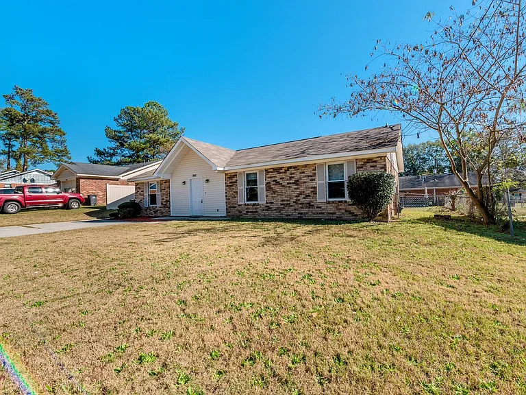 2937 Dahlia Dr — Photo 3