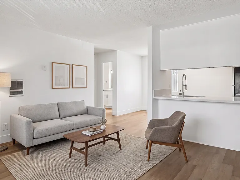 Terre at 1037 Peach — Photo 5