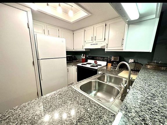 5th image of 9052 S Pointe Ridge Ln