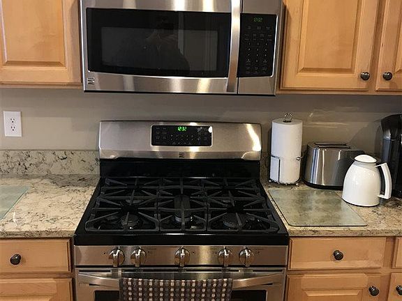 4th image of 2818 Chesapeake Ln