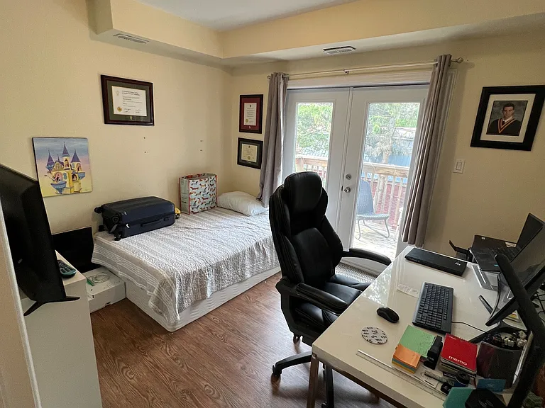 19 Queen St #4 — Photo 11