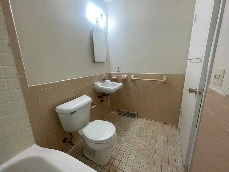 Garden Ridge Apartments — Photo 20